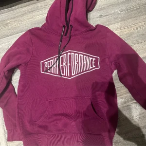 Peak perforamce hoodie - Lika peak performance hoodie i storlek S