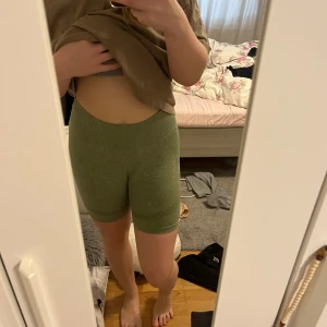 Tränings shorts  - Tränings shorts från shein i gott skick squat prof 