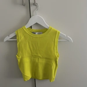 Topp - Fin zara topp som inte kommer till användning 💚 bra skick, kontakta om flera bilder önskas, använd 1 gång