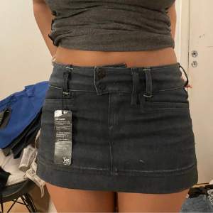 Säljer denna jeans kjolen från Lee! Helt ny med lappen kvar i st S!💗💗