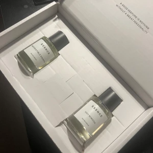 Essnce parfym - Parfym från essnce i doften irresistible enigma, säljer då den inte va nåt för mig, endast använt ett sprut så fortfarande helt full