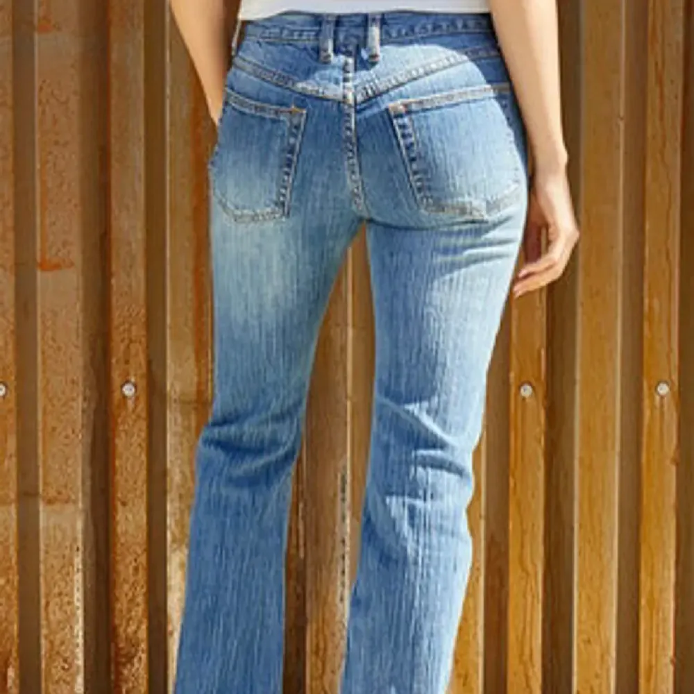 Snygga lågmidjade jeans med midjemått 40 rakt över midjan🩵400kr + frakt. Jeans & Byxor.