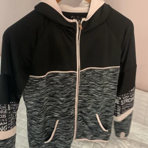 Tränings tröja  - Bra skick, aldrig använt.