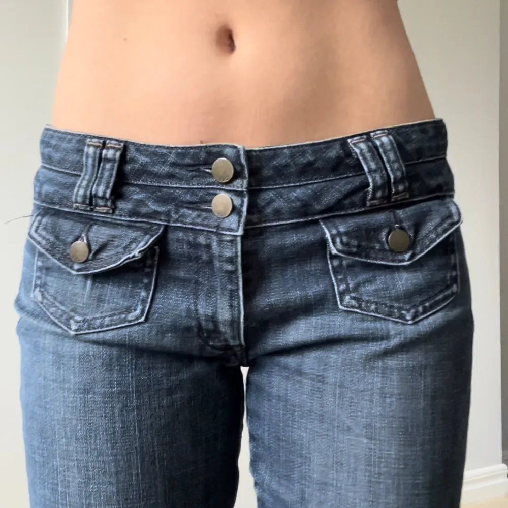 Midjemått tvärsöver 39cm Innerbenslängd 79cm💞. Jeans & Byxor.