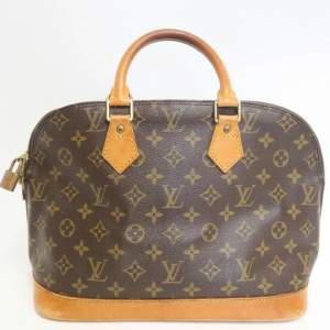 Louis Vuitton Alma är en ikonisk och klassisk väska. Det är en av världens mest igenkännliga väskor. Perfekt för dagligt bruk.Fler bilder och mer info i vår webbutik vintagetreasures.co