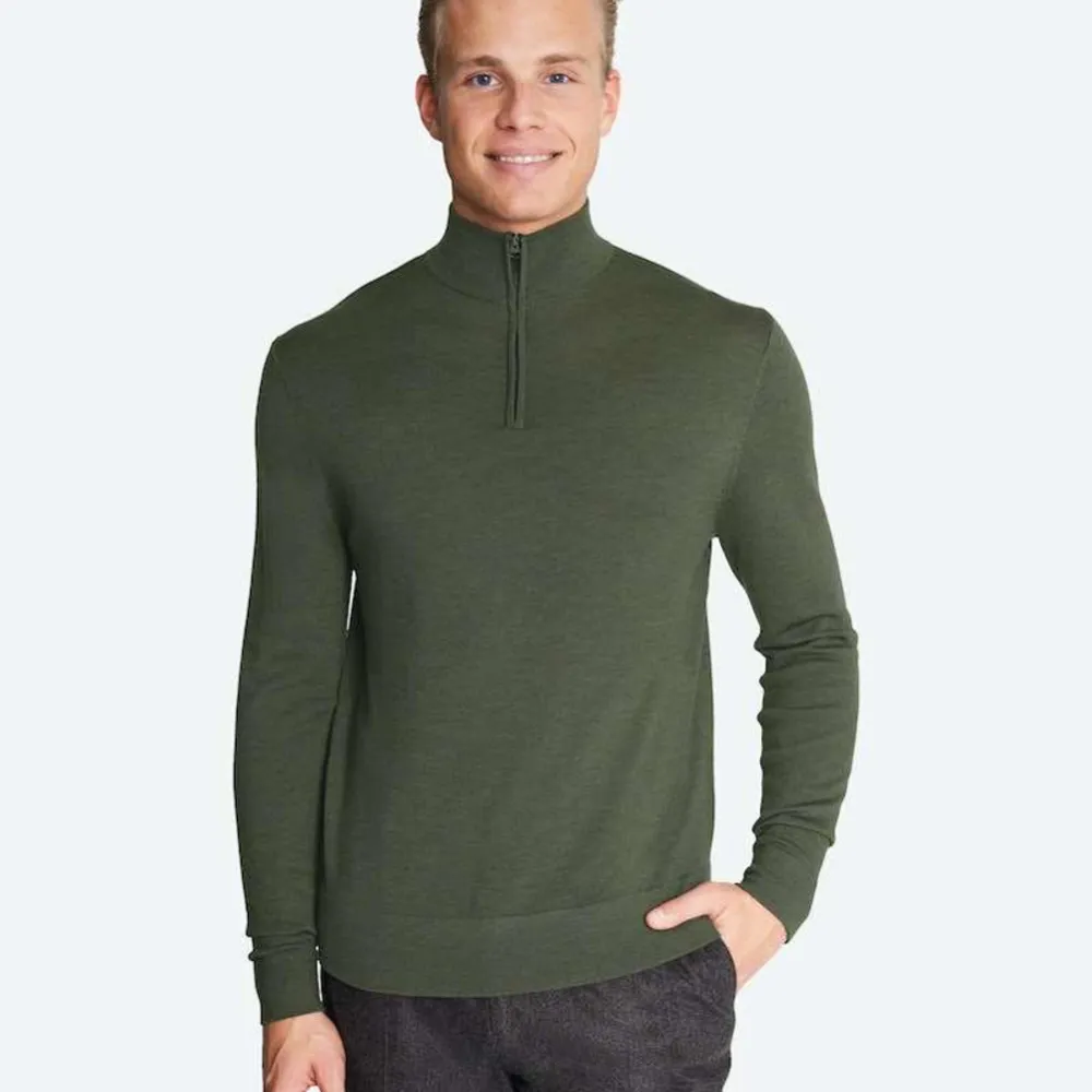 Säljer en sprillans ny zip tröja från these glory days med 100% merinoull, tröjan är aldrig använd och nypris är 1000kr Tröjan är i grön färg(man ser dåligt på bilden) Skicka meddelande för mer frågor. Hoodies.