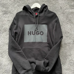 BOSS Hoodie - Köpt på Johnells. Storlek M! Skick 10/10, knappt använd och nästan helt ny!