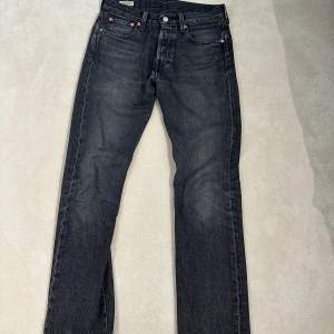 Säljer nu mina Levi’s 501 jeans som blivit lite korta. De är storlek 29:32 och är i bra skick. Nypris ligger på 1400kr mittpris 375kr. Kan gå ner i pris vid snabb affär. Bara att höra av er vid frågor.   Mvh Liam