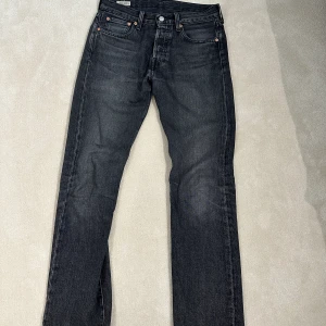 Levi’s 501 jeans - Säljer nu mina Levi’s 501 jeans som blivit lite korta. De är storlek 29:32 och är i bra skick. Nypris ligger på 1400kr. Kan gå ner i pris vid snabb affär. Bara att höra av er vid frågor. Mvh Liam