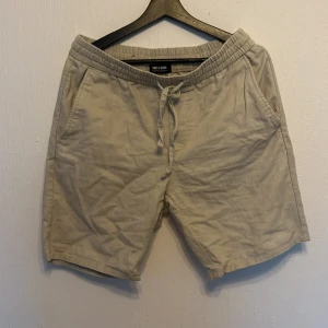 Linneshorts - Säljer dess då dom blivit för små storlek:M
