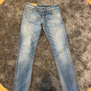 Dondup Jeans | 30/30 - !Jag kan inte sälja genom Plick, men kontakta vinted länken!  Jag säljer mina Dondup jeans eftersom de är för små för mig. Skick 9/10 Ny pris 3000, jag säljer 735