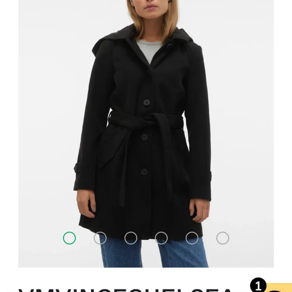 Hej! Jag säljer denna super snygga kappa från Vero Moda. Den är i storlek xs och har bara använts ett fåtal gånger. Men den är i nyskick! Nypris:899kr, jag säljer den för 300 kr. Kontakta vid frågor💕. Jackor.