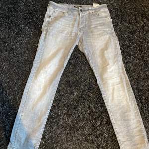 Feta jack & jones jeans i bra skick, storlek 30/30 och modellen slim/Glenn. Skriv vid mer frågor/bilder