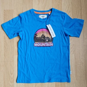 T-shirt - T-shirt "Produkt" - oanvänd