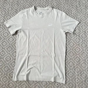 Nike Tshirt -  Nike T-shirt storlek S, i princip nytt skick. 