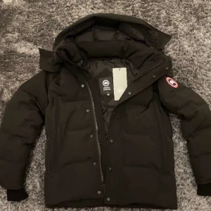 Canada goose jacka  - Finns storlek s skick 9/10 priset kan diskuteras vid snabb affär