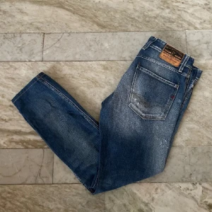 Replay anbass - Ett par snygga replay anbass som tyvärr är för stora för mig. Storlek 31/32. Hör av er vid frågor, pris kan diskuteras!