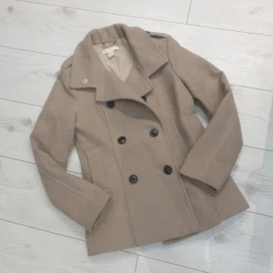 Jacka/kappa - Beige jacka i jättebra skick, perfekt till våren💗