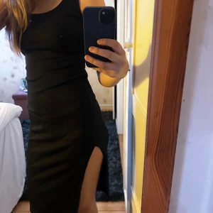 Fin svart klänning💕 - har tagit bort lappen men aldrig använt denna klänning💕