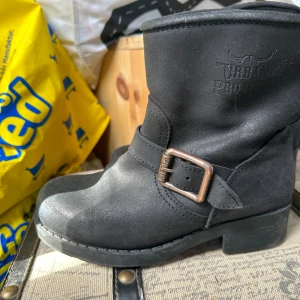 Skor - Anvönda fåtalet gånger. 