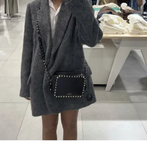 Kappa - Säljer denna vårkappan ifrån H&M. I nyskick 