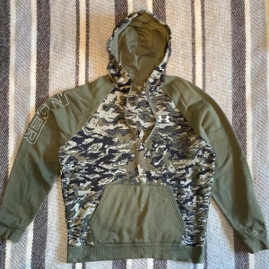 Under Armour camo hoodie - Multicam x digital camo hoodie från under armour. Storlek mäns L Nyskick 