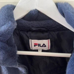Fila jacka - Mysig och fluffig(på utsidan) Fila jacka! 