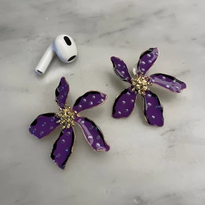 Stora örhängen blommor  - Fina oanvända örhängen från Zara 