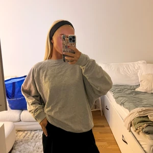 Sweatshirt från ADSGN - Sweatshirt från a-dsgn. I stort sätt oanvänd