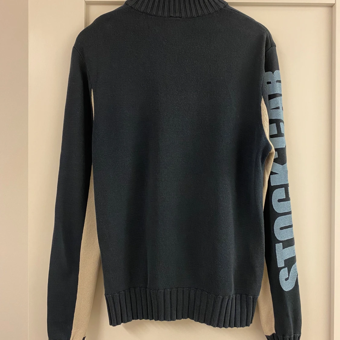 Stickad tröja med dragkedja L - 91