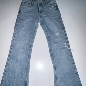 Young Gina  - Bra och fint skick, obetydligt använda. Säljer dessa pga att jag växt ur dem. Köpte de för ca 400kr