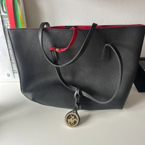 Polo club väska - Väska som är använd en gång, rymmer mycket!