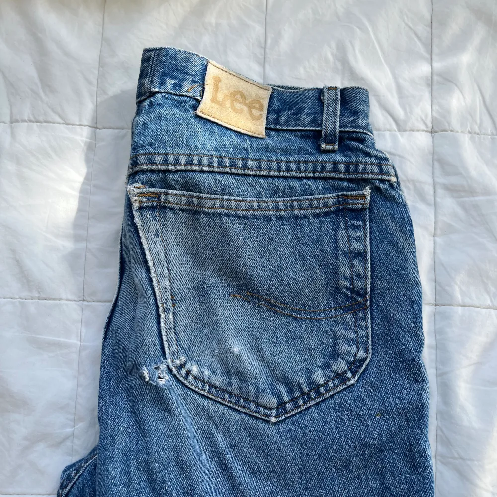 Blåa jeans från lee med straight fit/lite baggy. Jeans & Byxor.