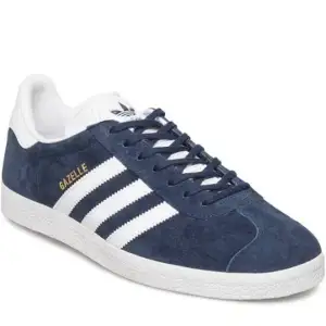 säljer dessa adidas gazelle skor, aldrig andvända. kom prov för mer bilder💙pris kan diskuteras 