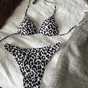 Säljer denna snygga bikinin i leopard mönster🐆🐆🐆 Helt oanvänd!!