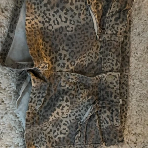 Leopard shorts  - Jätte fina lågmidjade leopardshorts som kommer från h&m. Jag säljer dom då de tyvärr blivit för små. Jätte fina nu till sommaren🥰🥰