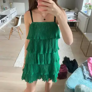 Söt grön klänning, perfekt till sommaren! Bra skick🥰💗