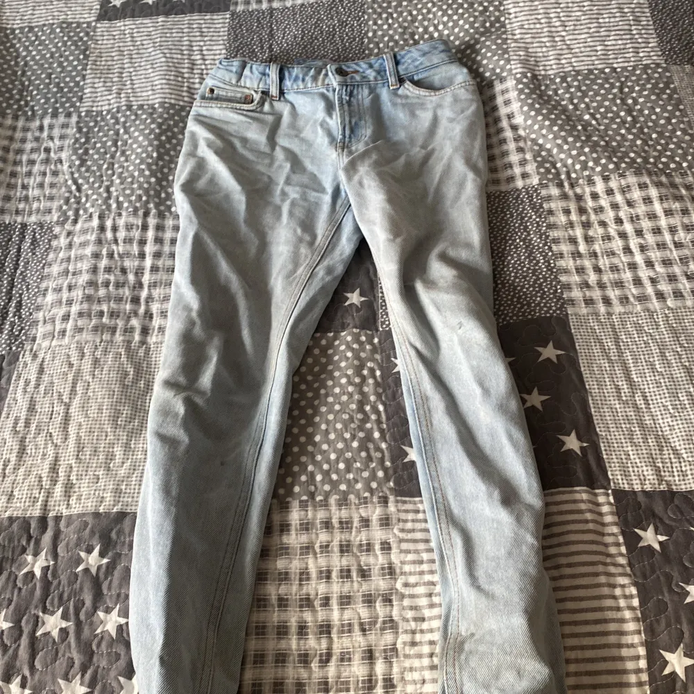 Ett par grunt jeans som är i bra skick.  Passar till folk som är 13-14 år.  Ny pris 800 Mitt pris 300. Jeans & Byxor.