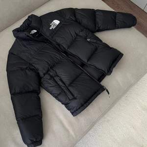 North face jacka, junior L men passar en xs/s.