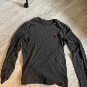 Burberry tröja - Skön tröja från Burberry i storlek S! Passar perfekt i alla tillfällen 🙌🏼 