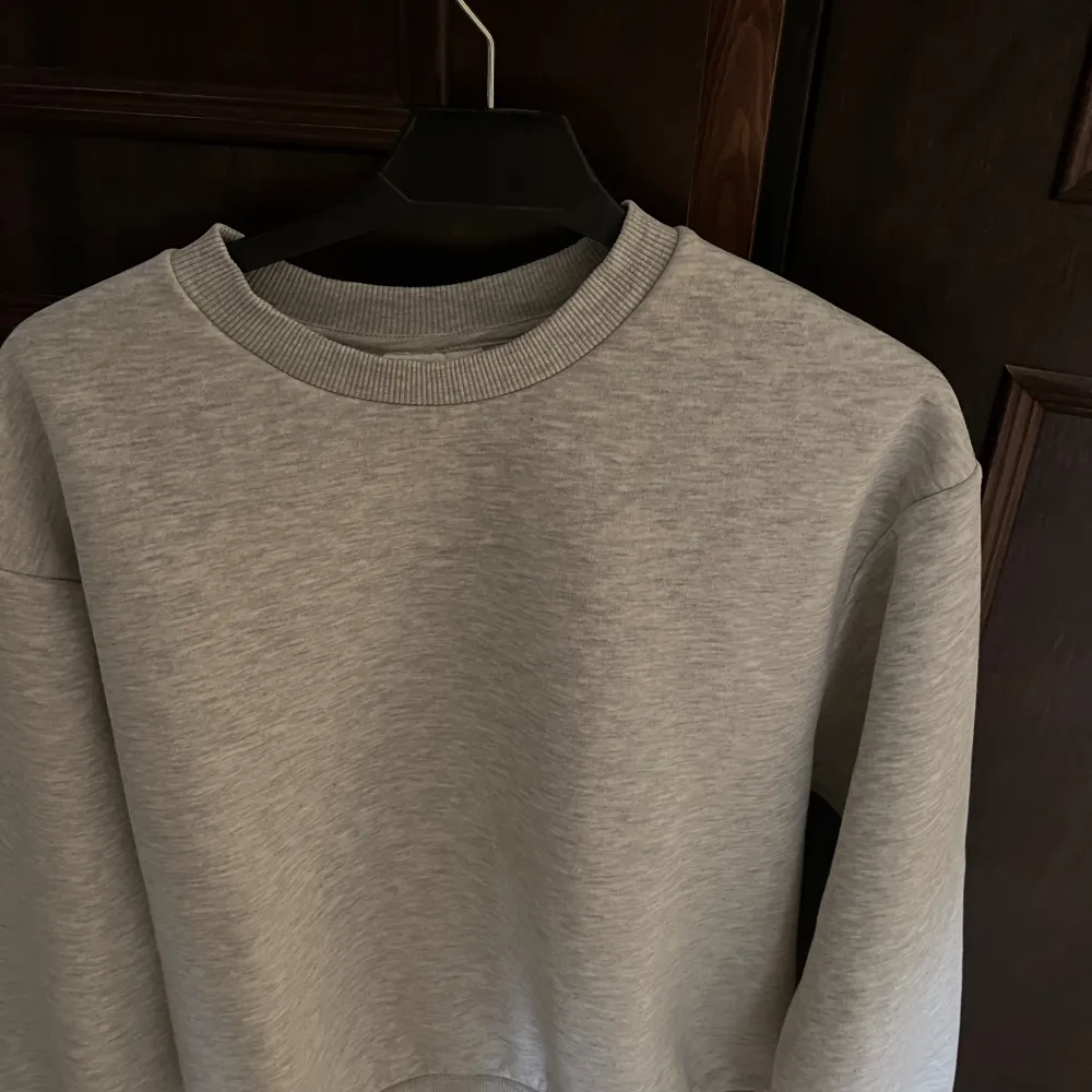  basic grå sweatshirt från Gina tricot. ❣️. Hoodies.