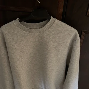 tjocktröja, Gina tricot  -  basic grå sweatshirt från Gina tricot. ❣️