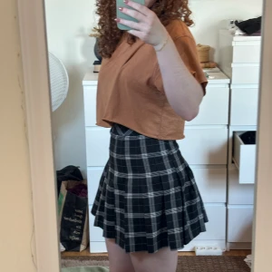 Kjol  - Jättefin kjol men jag har växt ur den :/