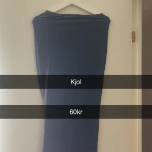 Kjolar  - Alla kjolar är i bra skick knappt använda, priset för var och en står på bilden vill man köpa alla kostar det 150kr 😘