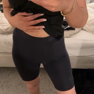 Cykelbyxor - Säljer dessa jätte fina cykelshorts då jag inte använder de lika ofta. I bra skick. Köpt från märket STAY på jeansbolaget
