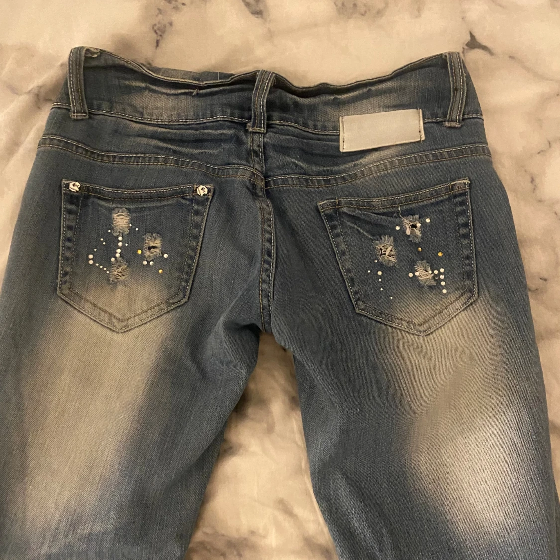 SÅ snygga lågmidjade jeans 💙 - 26