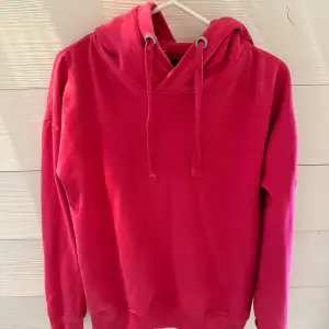 Rosa hoodie från lager 157, bra skick använd fåtal gånger. Storlek XS, stor i storleken