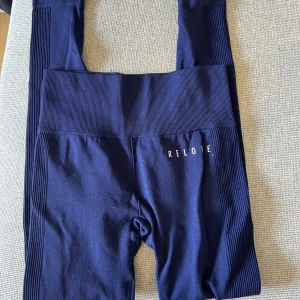 Relode  - Relode tajts, mörkblåa. Modellen heter slipstream. Andvända endast en gång stolek S 