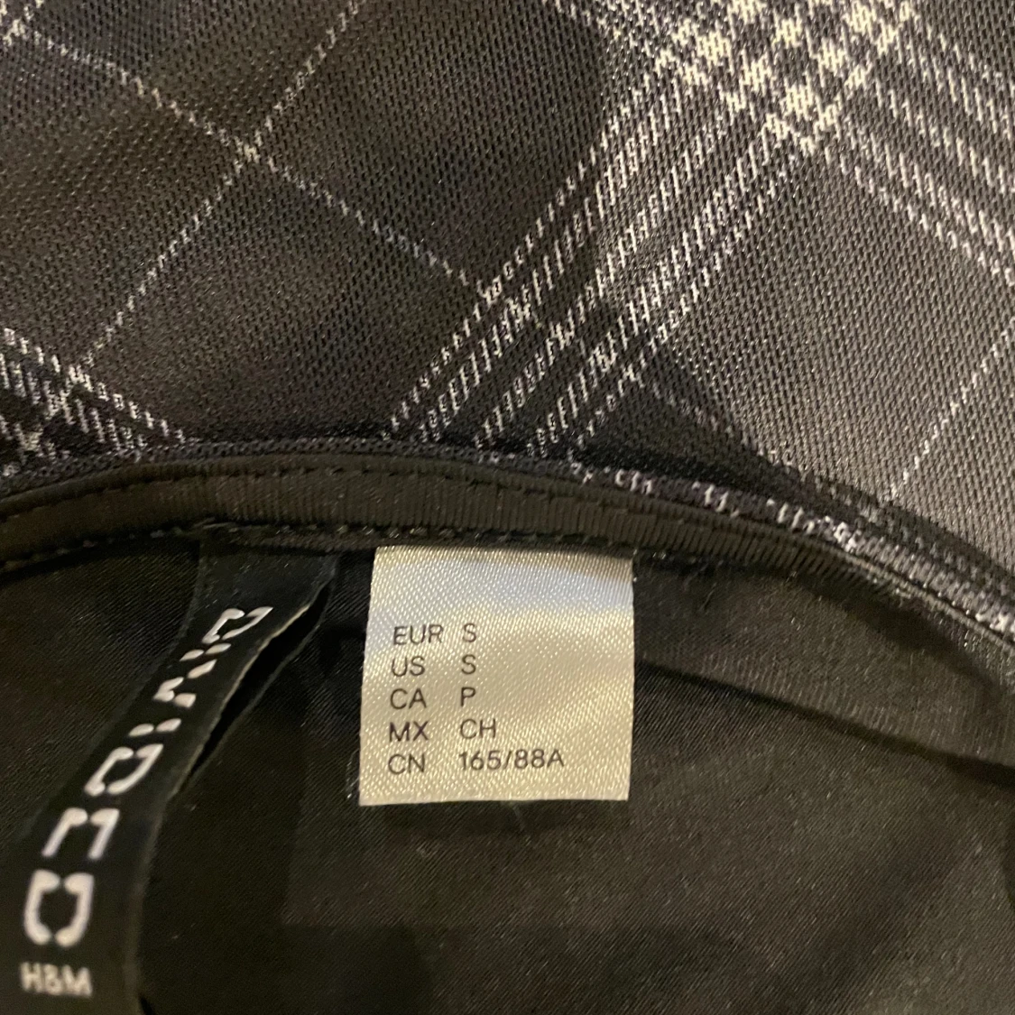 Mönstrad svart kort klänning från HM - 91