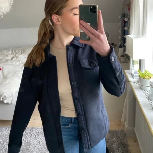 Jacka - Helt ny jacka från Cubus med prislapp kvar Storlek S men passar även mig som är vanligtvis M. 